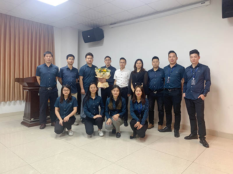 希歐門(mén)窗營(yíng)銷(xiāo)團(tuán)隊(duì)合影